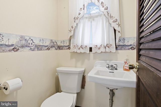 16 SENECA ST, Essington, PA 19029