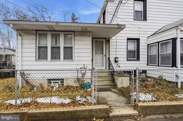 16 SENECA ST, Essington, PA 19029