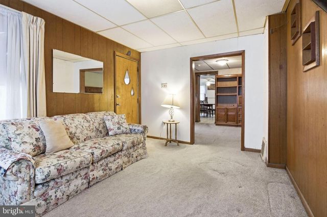 16 SENECA ST, Essington, PA 19029