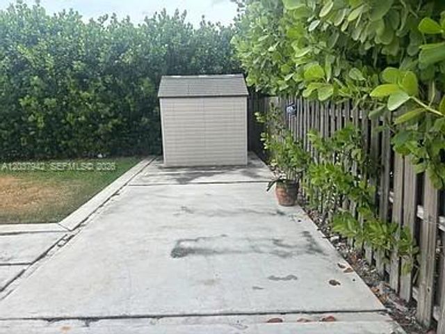 12500 SW 104th Ter, Miami, FL 33186