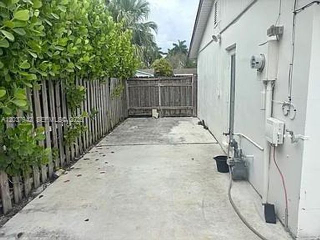 12500 SW 104th Ter, Miami, FL 33186
