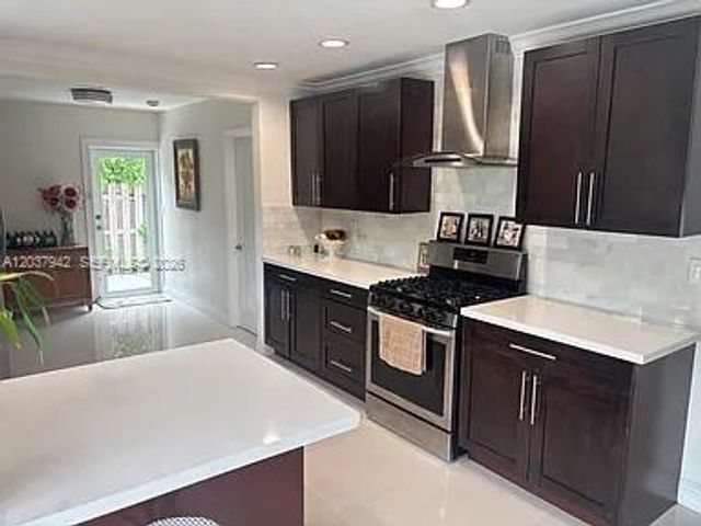 12500 SW 104th Ter, Miami, FL 33186