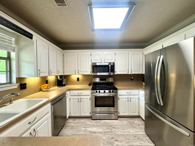 921 Fox Ridge Drive, Benton, AR 72019