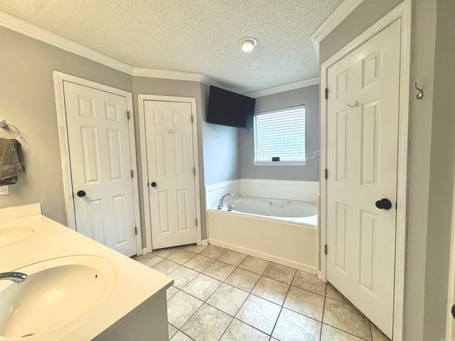 921 Fox Ridge Drive, Benton, AR 72019