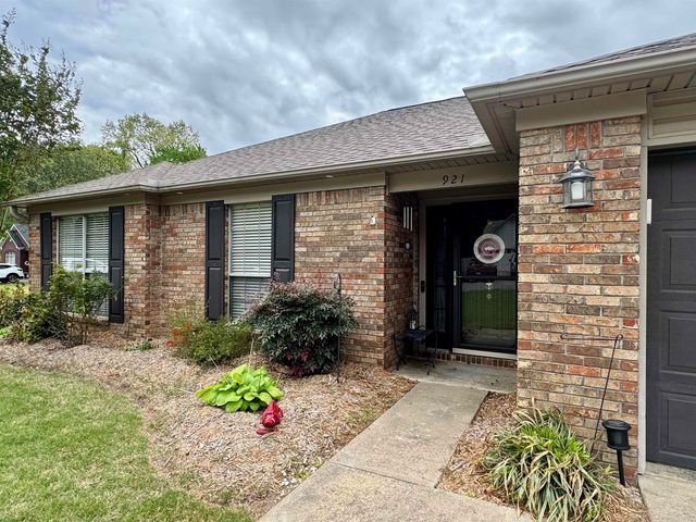 921 Fox Ridge Drive, Benton, AR 72019