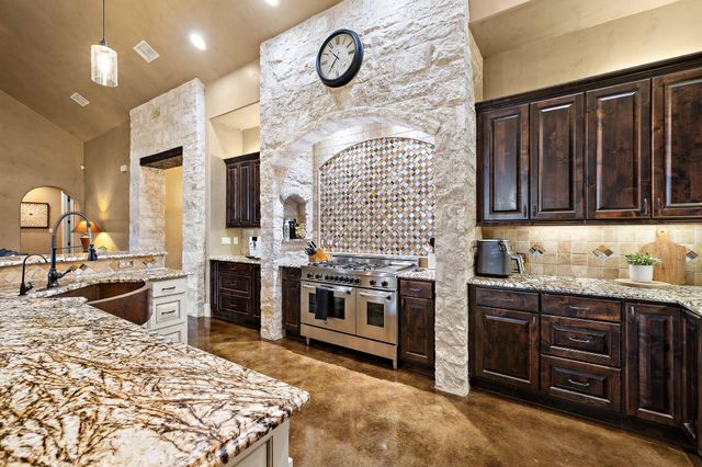 201 Eagle Valley LN, Liberty Hill, TX 78642