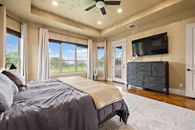 201 Eagle Valley LN, Liberty Hill, TX 78642