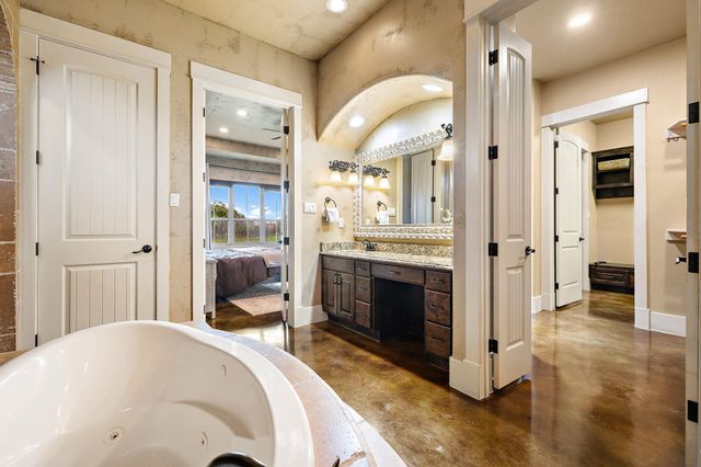 201 Eagle Valley LN, Liberty Hill, TX 78642