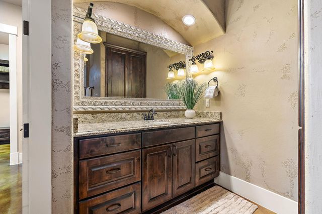201 Eagle Valley LN, Liberty Hill, TX 78642