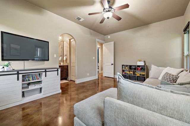 201 Eagle Valley LN, Liberty Hill, TX 78642