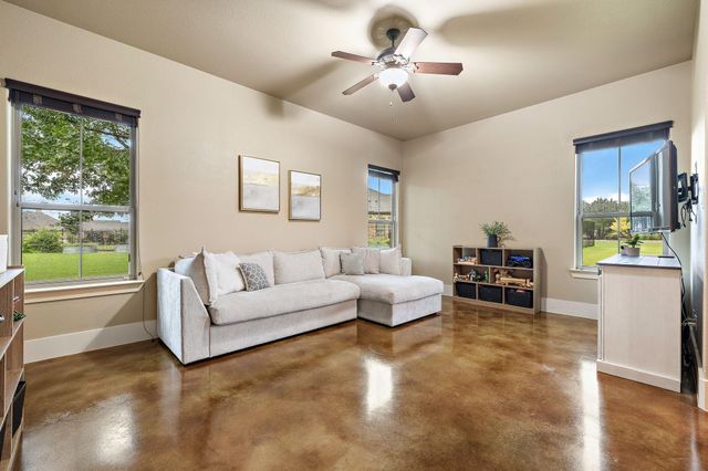 201 Eagle Valley LN, Liberty Hill, TX 78642