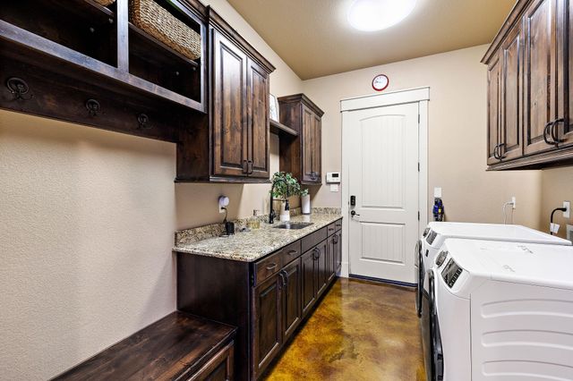 201 Eagle Valley LN, Liberty Hill, TX 78642