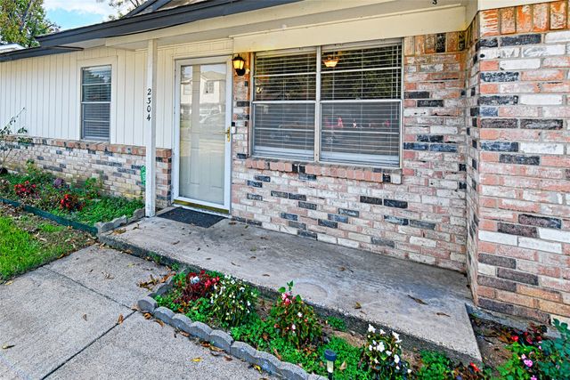 2304 Meadow Crest, Irving, TX 75060