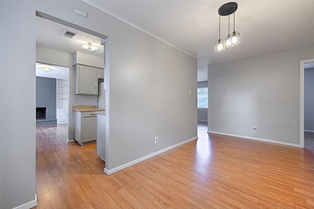 2304 Meadow Crest, Irving, TX 75060