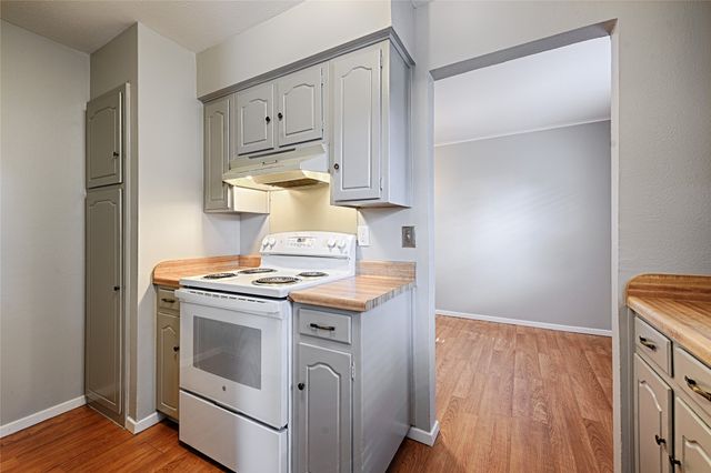 2304 Meadow Crest, Irving, TX 75060