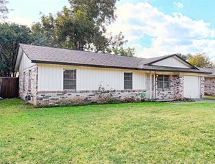 2304 Meadow Crest, Irving, TX 75060