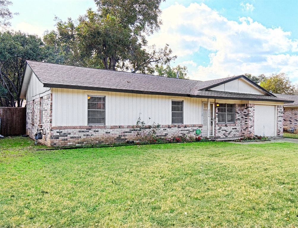 2304 Meadow Crest, Irving, TX 75060
