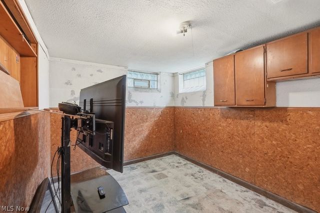 4919 Ridge Road, Brooklyn, OH 44144