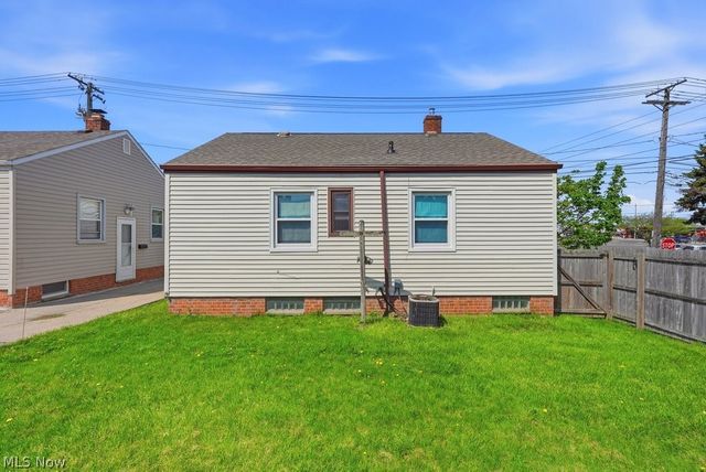 4919 Ridge Road, Brooklyn, OH 44144