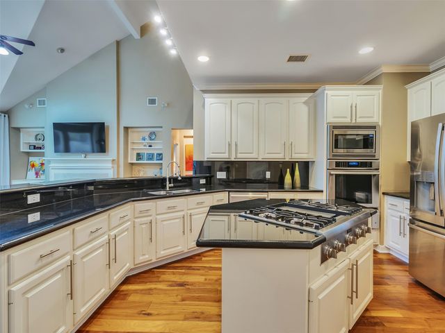 131 W Slatestone Circle, The Woodlands, TX 77382