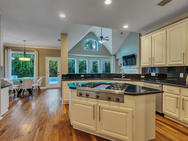 131 W Slatestone Circle, The Woodlands, TX 77382