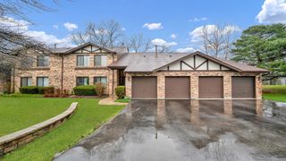 6267 Trinity Drive 2-D, Lisle, IL 60532