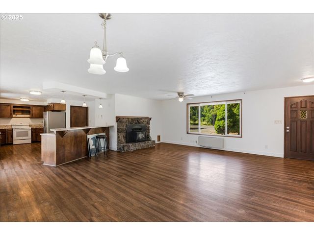421 WATERS Rd, Castle Rock, WA 98611