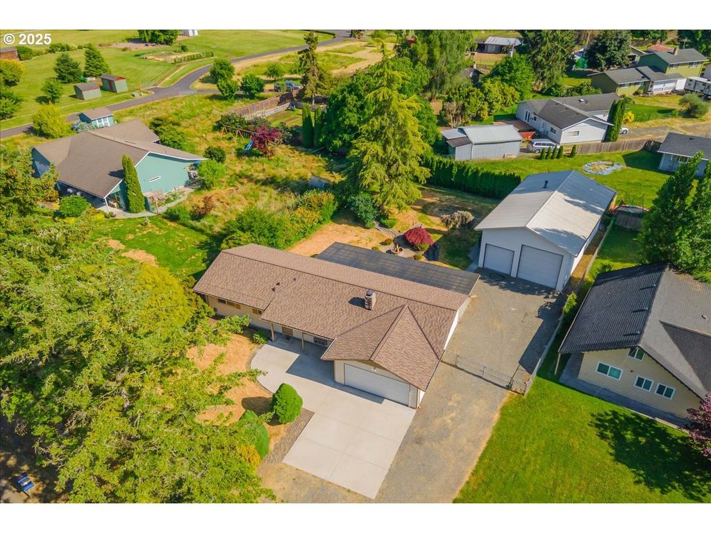 421 WATERS Rd, Castle Rock, WA 98611