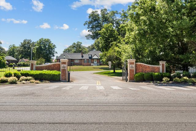 104 Oak Hill Dr, Smyrna, TN 37167