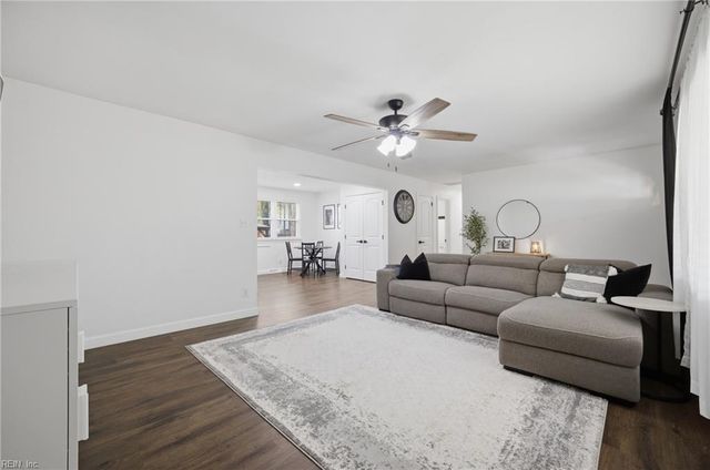 1248 Kingsway DR, Chesapeake, VA 23320