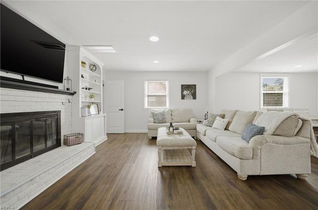 1248 Kingsway DR, Chesapeake, VA 23320