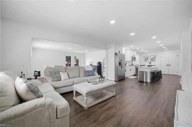 1248 Kingsway DR, Chesapeake, VA 23320