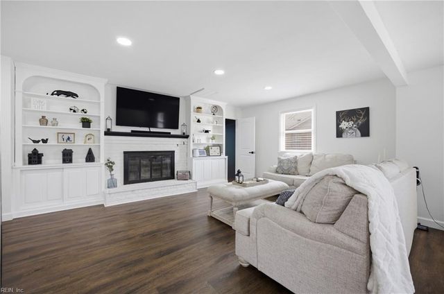 1248 Kingsway DR, Chesapeake, VA 23320