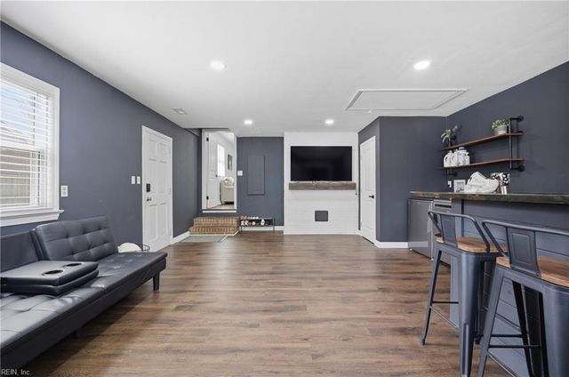 1248 Kingsway DR, Chesapeake, VA 23320