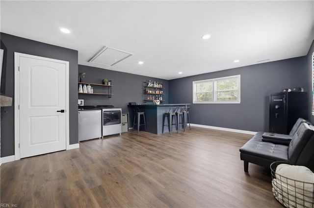 1248 Kingsway DR, Chesapeake, VA 23320