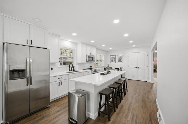 1248 Kingsway DR, Chesapeake, VA 23320