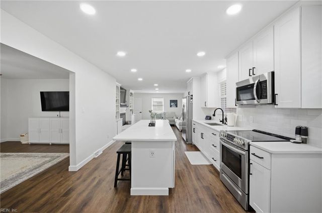 1248 Kingsway DR, Chesapeake, VA 23320