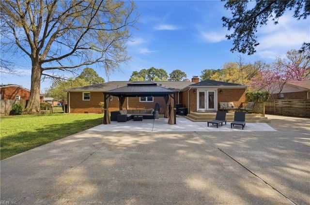 1248 Kingsway DR, Chesapeake, VA 23320