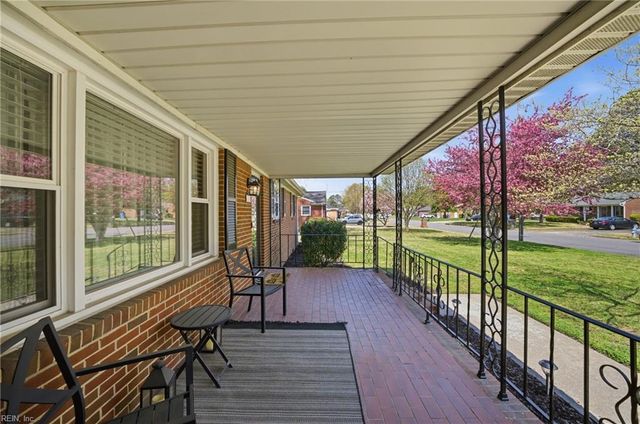 1248 Kingsway DR, Chesapeake, VA 23320