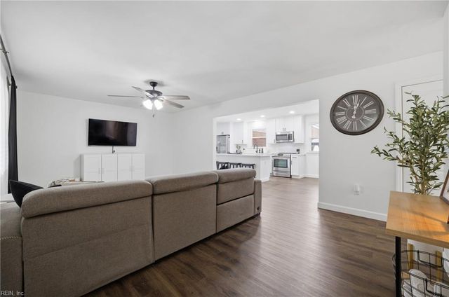 1248 Kingsway DR, Chesapeake, VA 23320