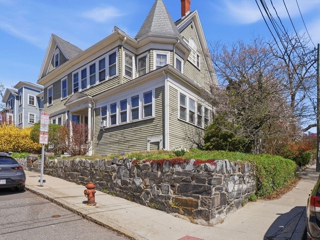 3 Monmouth Street 5, Somerville, MA 02143