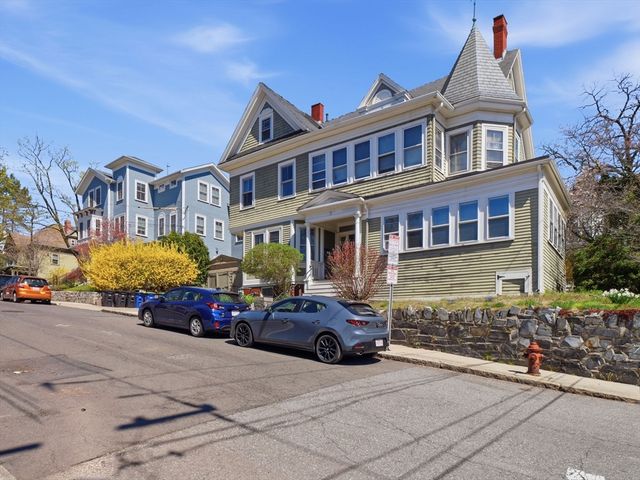3 Monmouth Street 5, Somerville, MA 02143