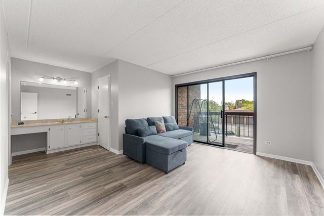 14524 Walden Court M2, Oak Forest, IL 60452