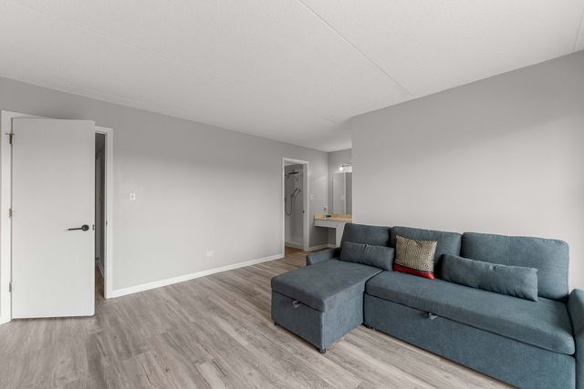 14524 Walden Court M2, Oak Forest, IL 60452