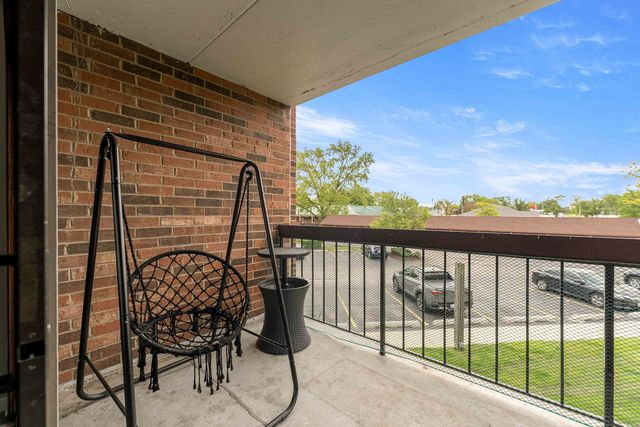 14524 Walden Court M2, Oak Forest, IL 60452