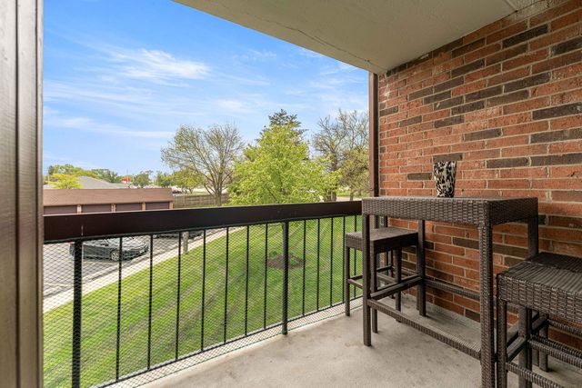 14524 Walden Court M2, Oak Forest, IL 60452