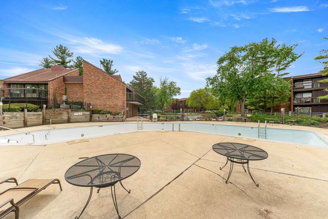 14524 Walden Court M2, Oak Forest, IL 60452