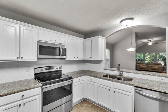12609 Dover Drive, Montgomery, TX 77356