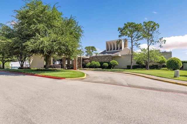 12609 Dover Drive, Montgomery, TX 77356