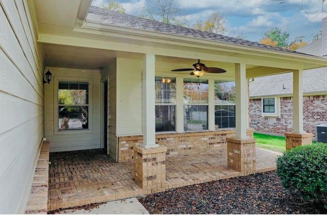 12609 Dover Drive, Montgomery, TX 77356
